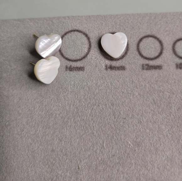 Handmade mother of Pearl Stud - Picture 5 of 5